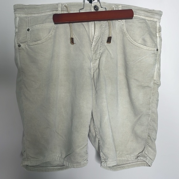 Zara Man Drawstring Shorts - Picture 2 of 6